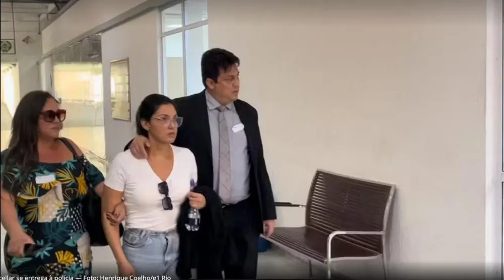 Técnica que assinou laudo de doador de órgãos infectados por HIV se entrega à polícia