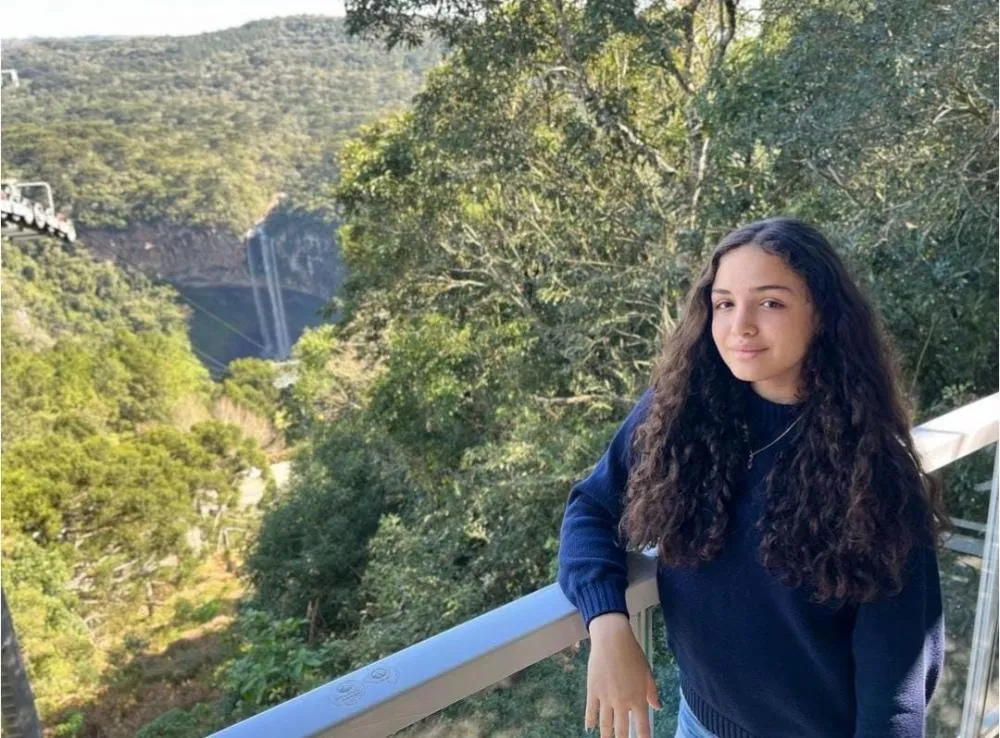Estudante Júlia Pertel Brilha na Olimpíada Nacional de Ciências 2024 e Inspira com Sua Motivação