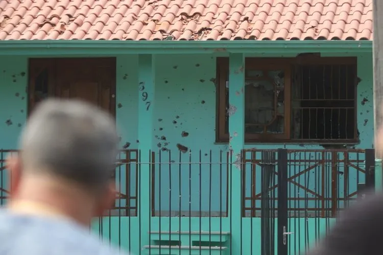 Atirador que disparou contra família e policiais em Novo Hamburgo tinha histórico de esquizofrenia, armas com registro e munições 