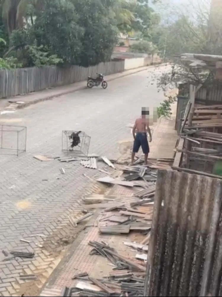 Homem em surto psicótico amedronta moradores de Pancas-ES; Polícia e SAMU acionado