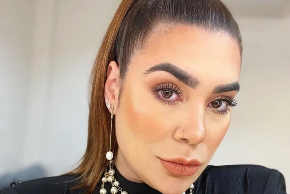 NAIARA AZEVEDO VAI À POLÍCIA E PRESTA QUEIXA POR AGRESSÃO FÍSICA