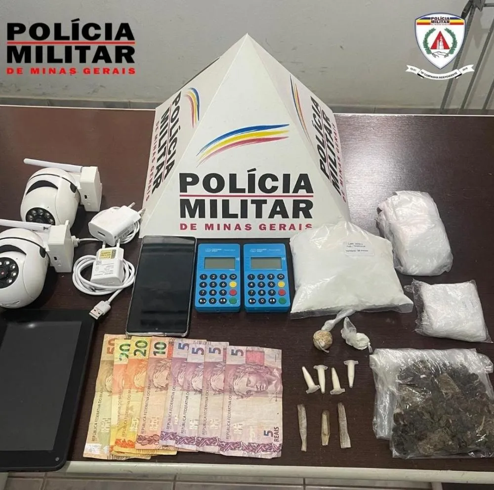 Polícia Militar em Central de Minas prende mulher por tráfico de drogas em residência monitorada por câmeras