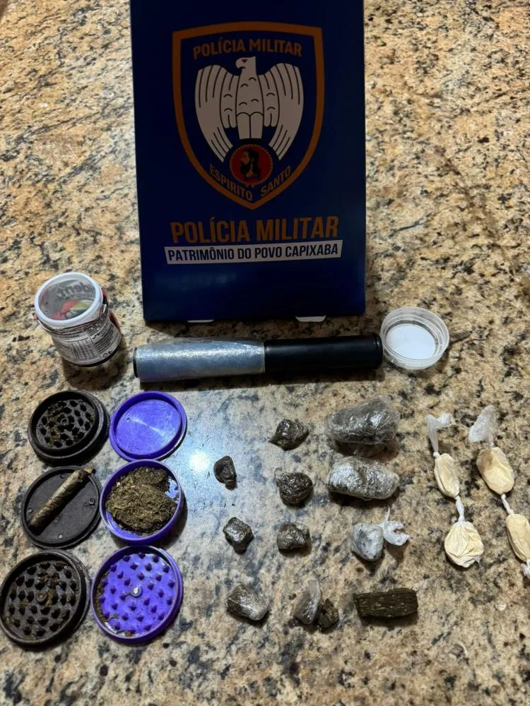 PM Apreende Drogas Durante Ações De Rotina No Bairro Colina Em Barra De São Francisco