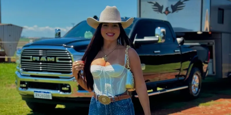 Sabrina Damascena: A Influenciadora de São João do Manteninha-MG, que Conquista o Brasil