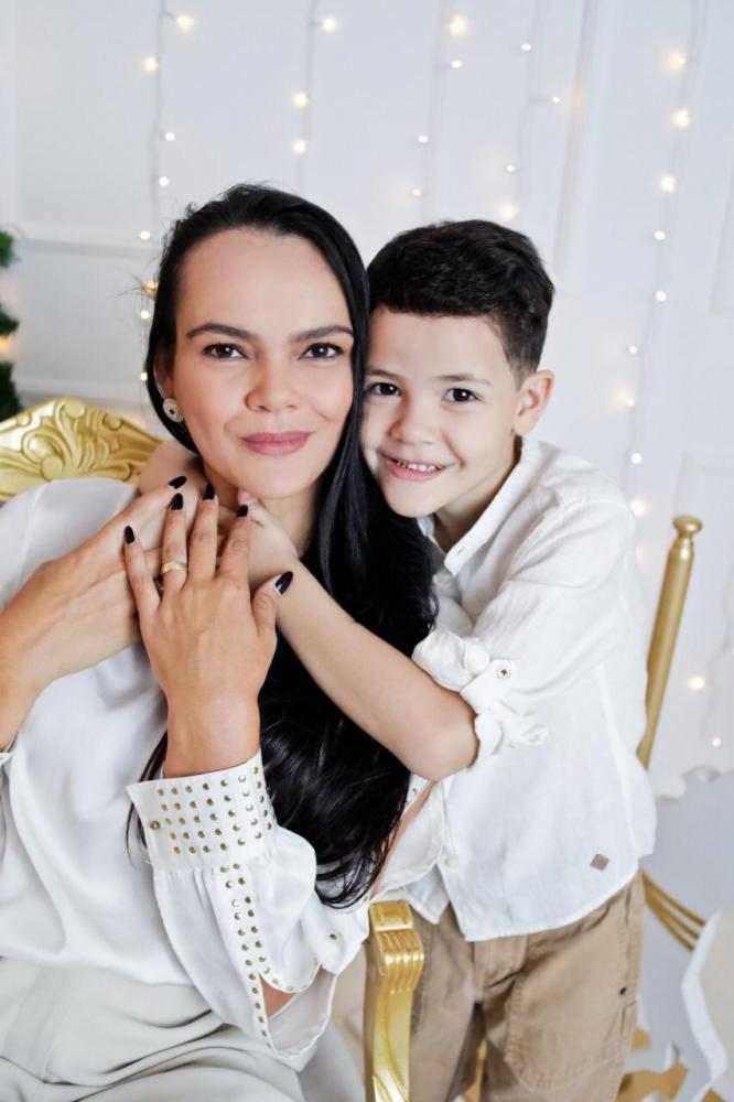 Mãe vira especialista em autismo para ajudar seu filho e hoje atende famílias no tratamento de crianças autistas.