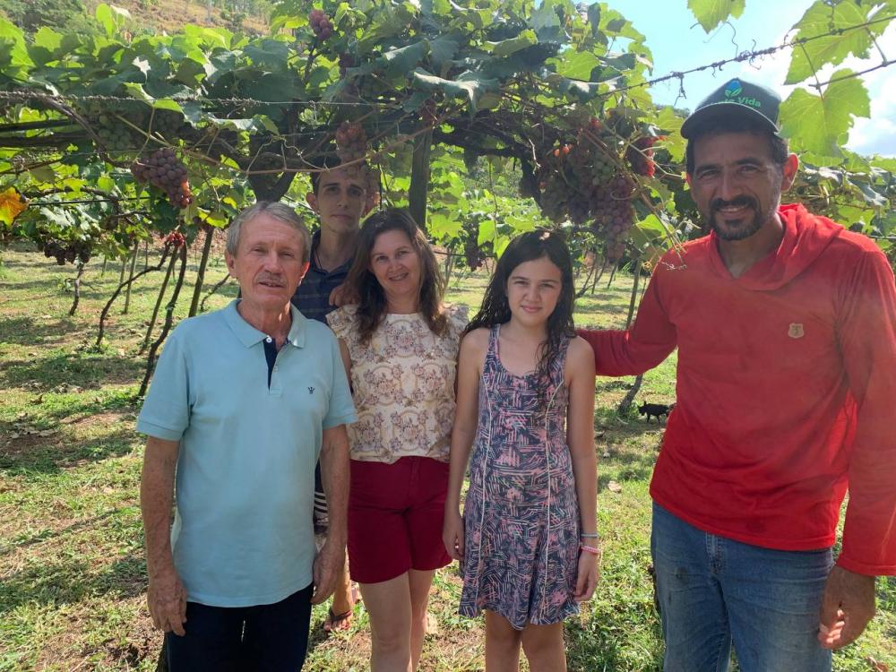 Além do melhor café do Brasil, Agricultor de Alto Rio Novo-ES se destaca em cultivo de uvas !