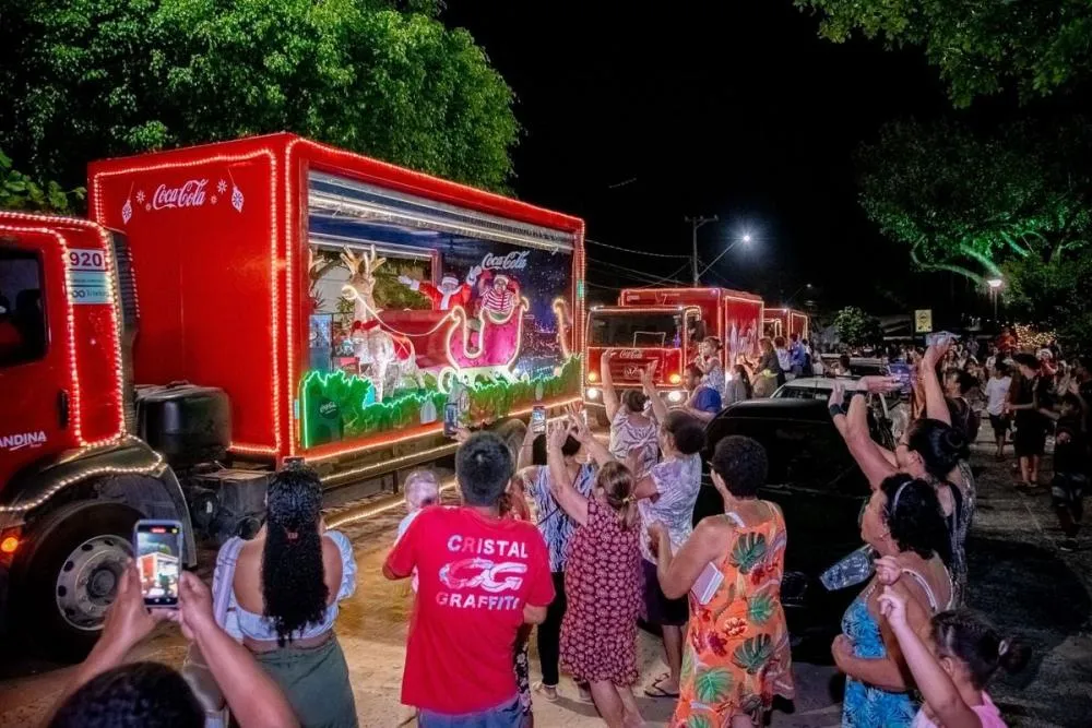 Magia do Natal: Caravanas da Coca-Cola Iluminam o Espírito Santo e Chegam em Barra de São Francisco no Dia 11/12.