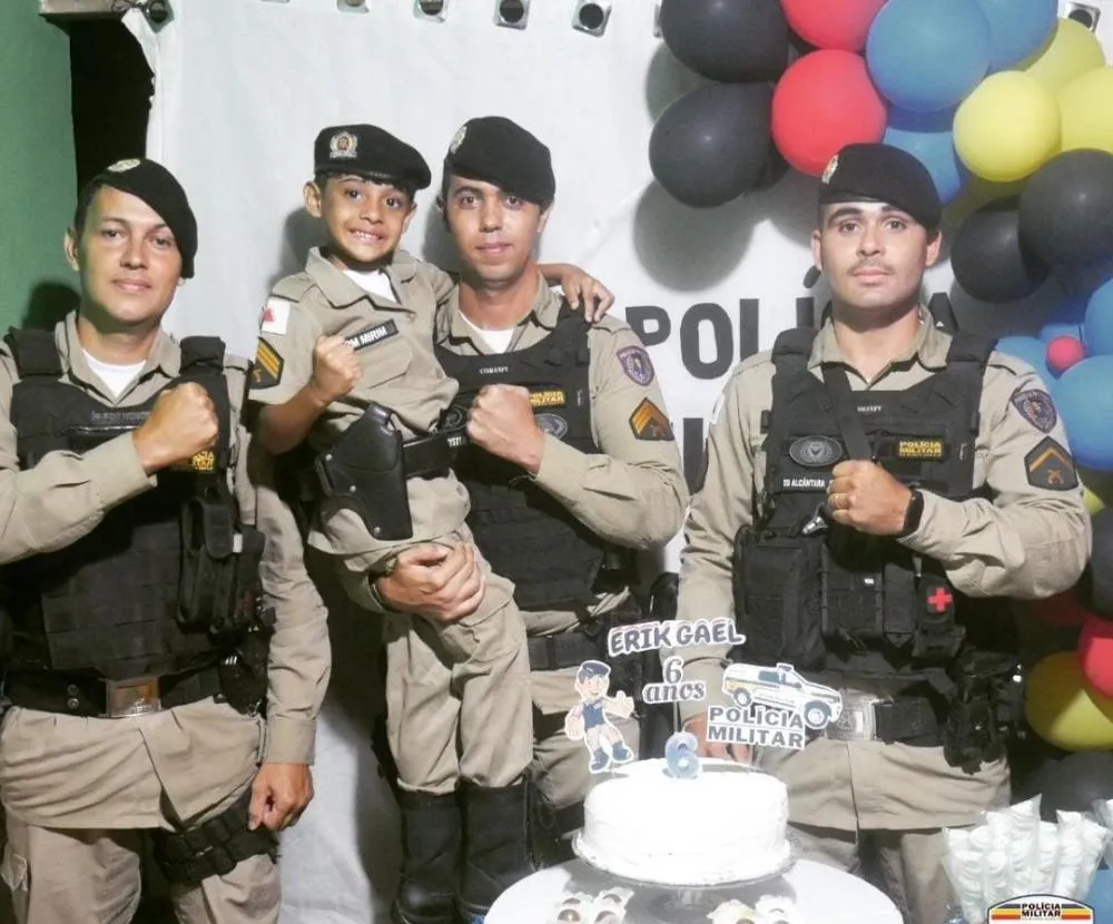 Militares Participam De Aniversário De Criança Em Divino Das Laranjeiras-MG