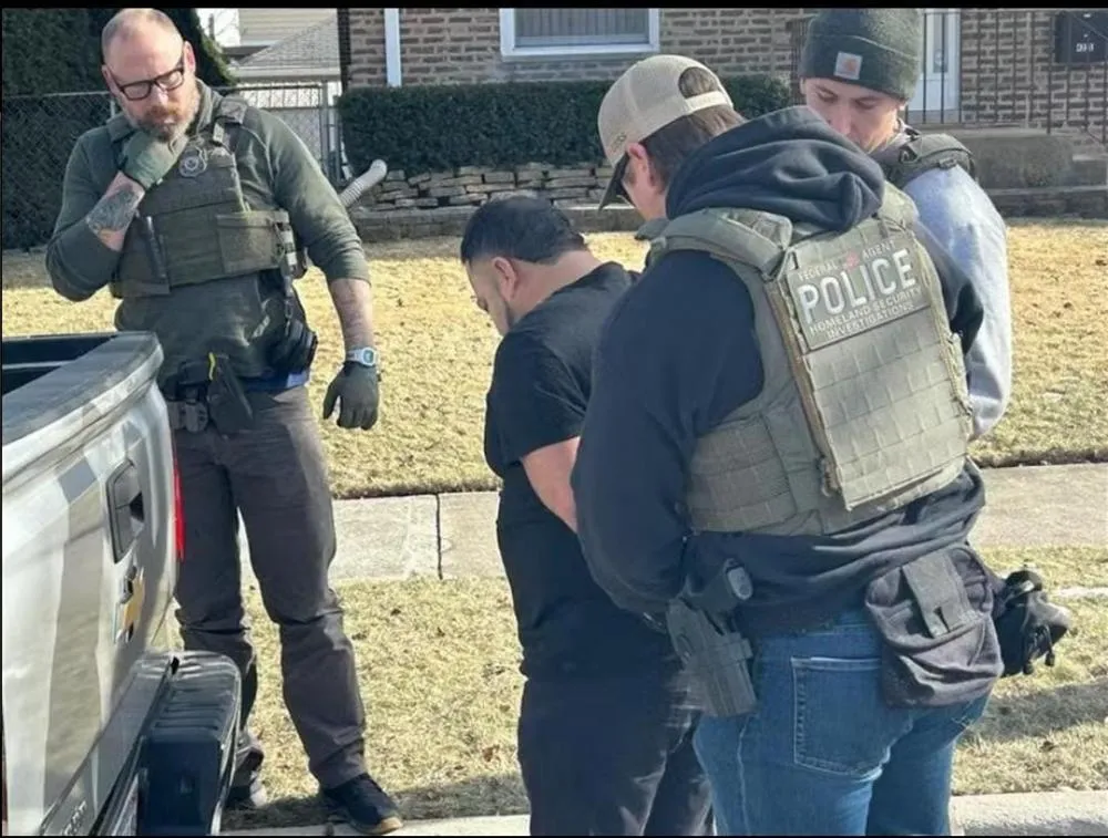 Agentes de Trump Prendem Imigrantes Ilegais em Chicago-EUA