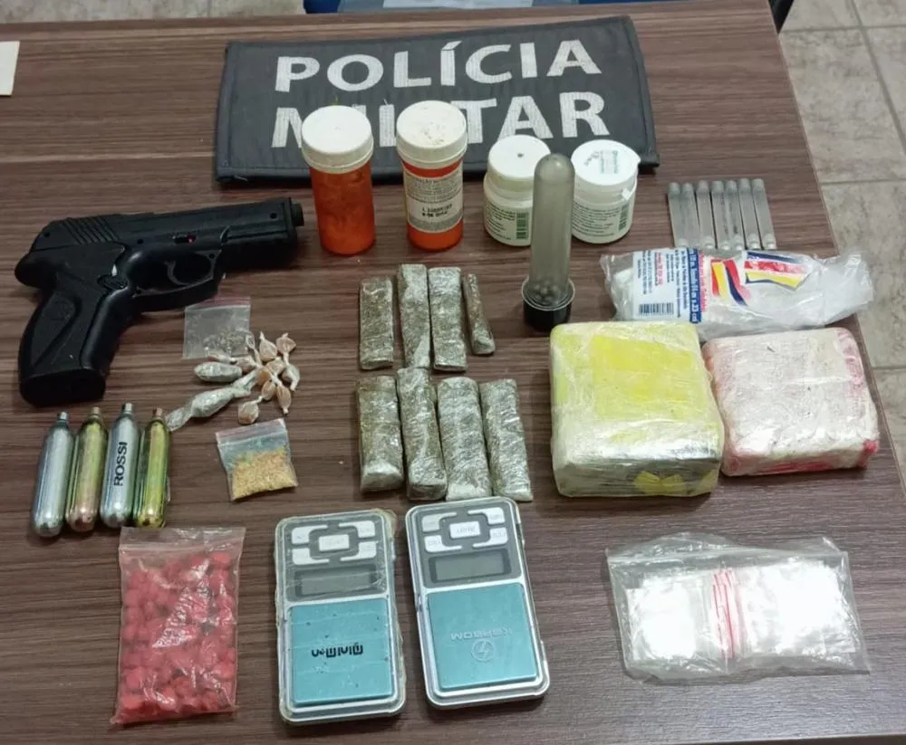 Policiais do 11º Batalhão de Polícia Militar Apreendem Drogas, Armas e Materiais para Tráfico em Ecoporanga-ES