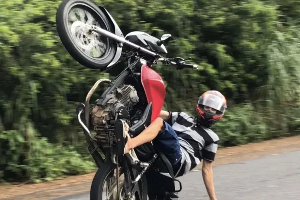 “Dar Grau” Vira Esporte no ES: Lei Inédita Revoluciona Prática com Moto