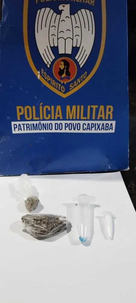 POLICIAIS DO 11º BPM RECUPERAM VEÍCULO FURTADO E APREENDEM DROGAS EM ÁGUIA BRANCA-ES E BARRA DE SÃO FRANCISCO-ES