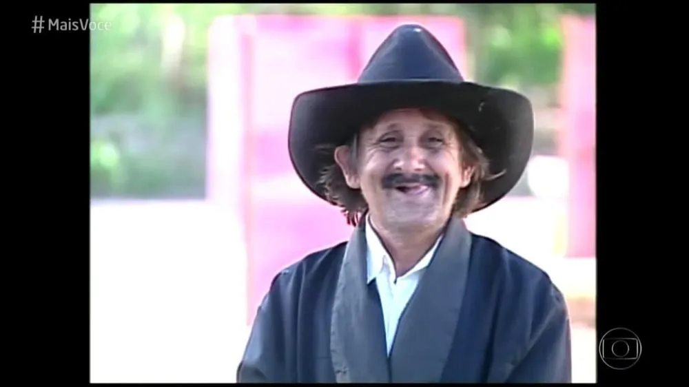Documentário “Manoel Loreno: Improviso e Paixão” Estreia no Arraiá Solidário da Pestalozzi em Mantenópolis