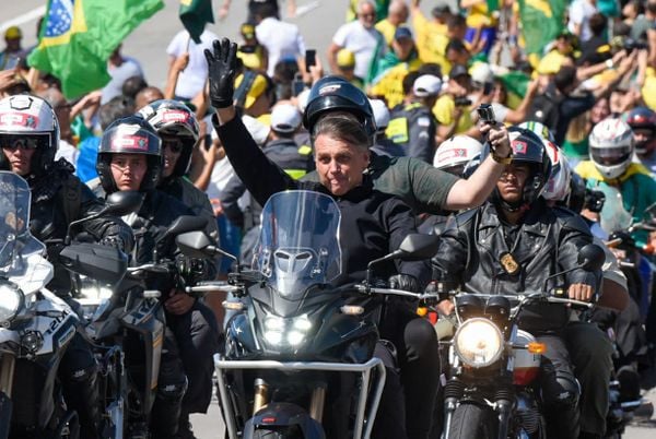 Bolsonaro vai receber homenagem e título de cidadão espírito-santense