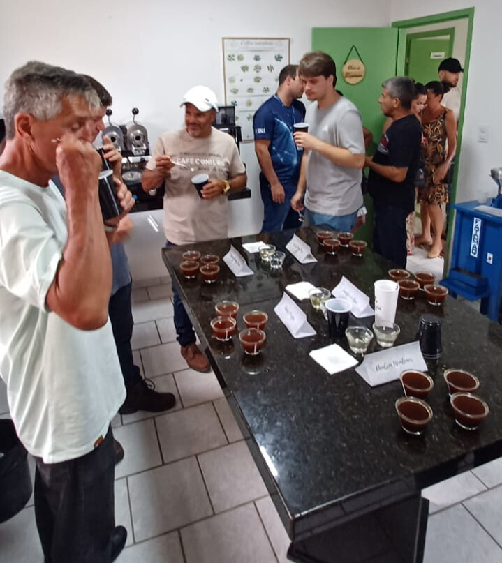 Sala de Degustação e Classificação de Cafés Especiais em Alto Rio Novo: Um Ano Celebrando a Excelência Cafeeira