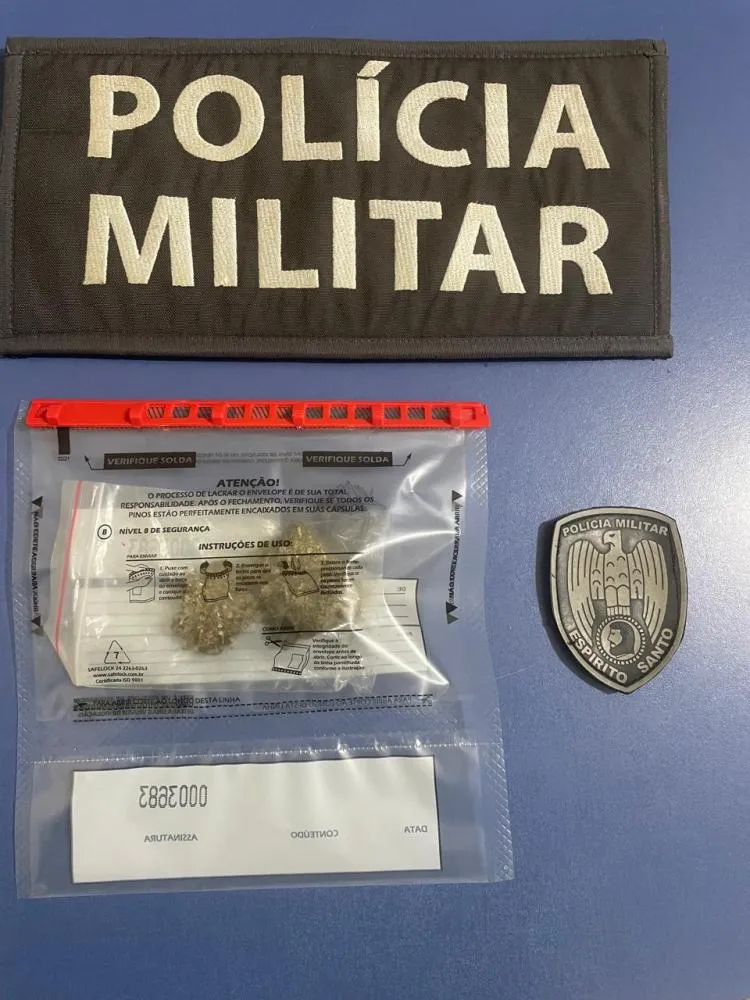 POLICIAIS DO 11º BPM APREENDEM MACONHA APÓS FUGA DE SUSPEITO EM ECOPORANGA
