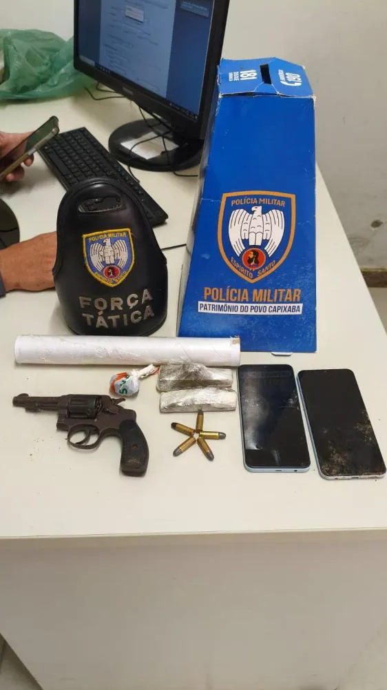 POLICIAIS DO 11º BPM APREENDEM REVÓLVER, MUNIÇÕES E MACONHA APÓS DENÚNCIA DE DISPAROS EM BARRA DE SÃO FRANCISCO