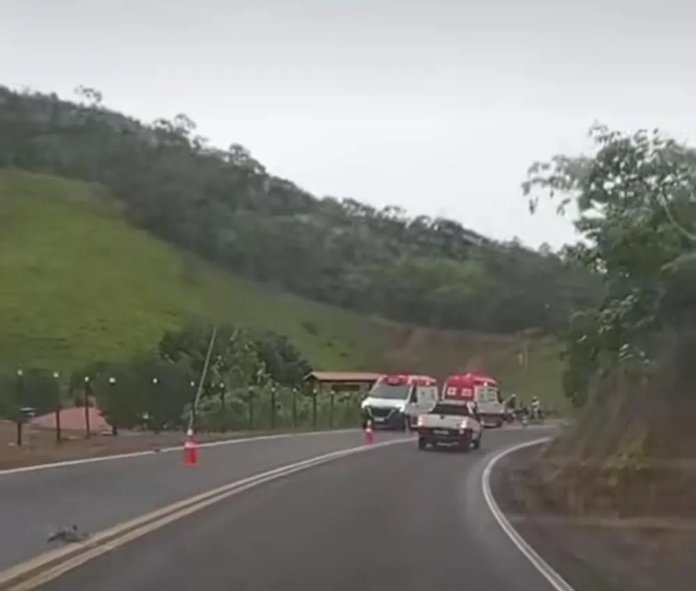 Acidente Fatal Entre Pancas e Águia Branca Envolve Adolescente em Moto Furtada; Jovem de 13 Anos Morre no Local