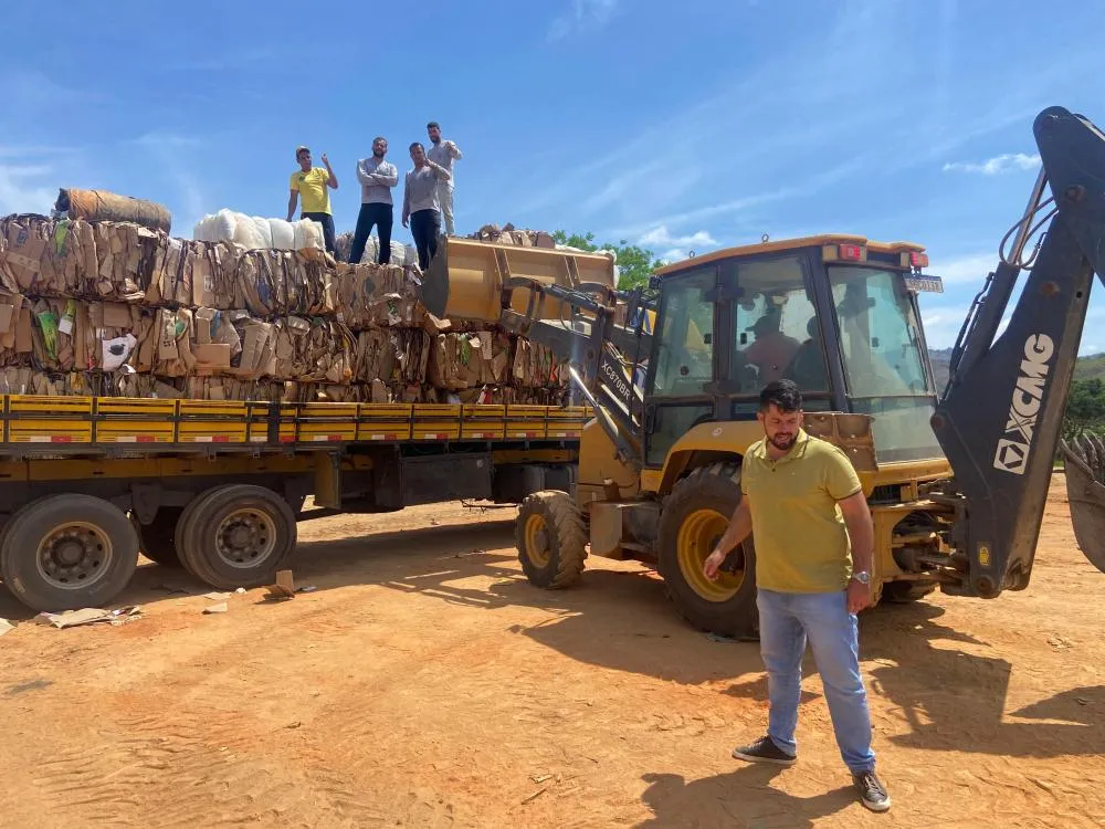 MANTENÓPOLIS DECOLA NA RECICLAGEM: AREMA Realiza a Primeira Venda Histórica de Papelão, PET e Plástico!