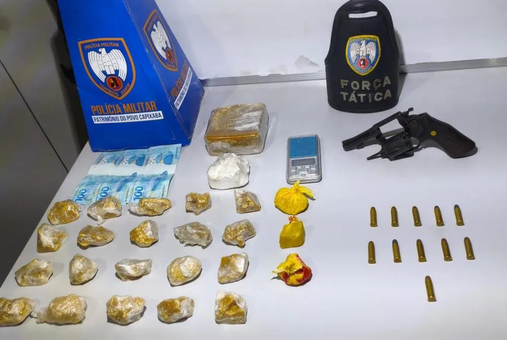 POLICIAIS DO 11º BPM PRENDEM SUSPEITO E APREENDEM MAIS DE UM QUILO DE CRACK E COCAÍNA NO BAIRRO COLINA