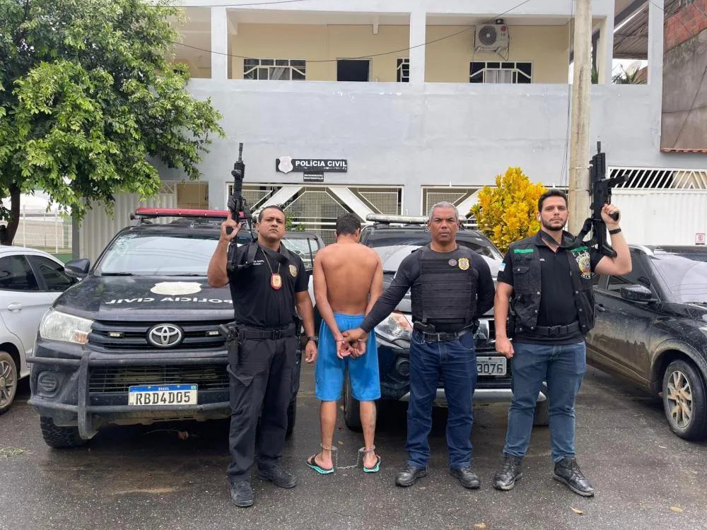 Homem é preso por tentativa de feminicídio após agredir companheira com facão e simular acidente doméstico