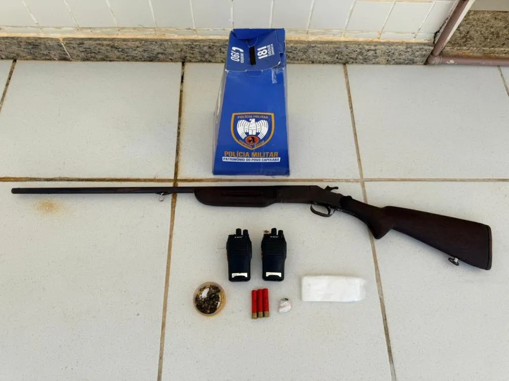 EQUIPE DE TRÂNSITO DO 11º BPM APREENDE ARMA DE FOGO E ENTORPECENTES NO BAIRRO MONTE SENIR, BARRA DE SÃO FRANCISCO-ES