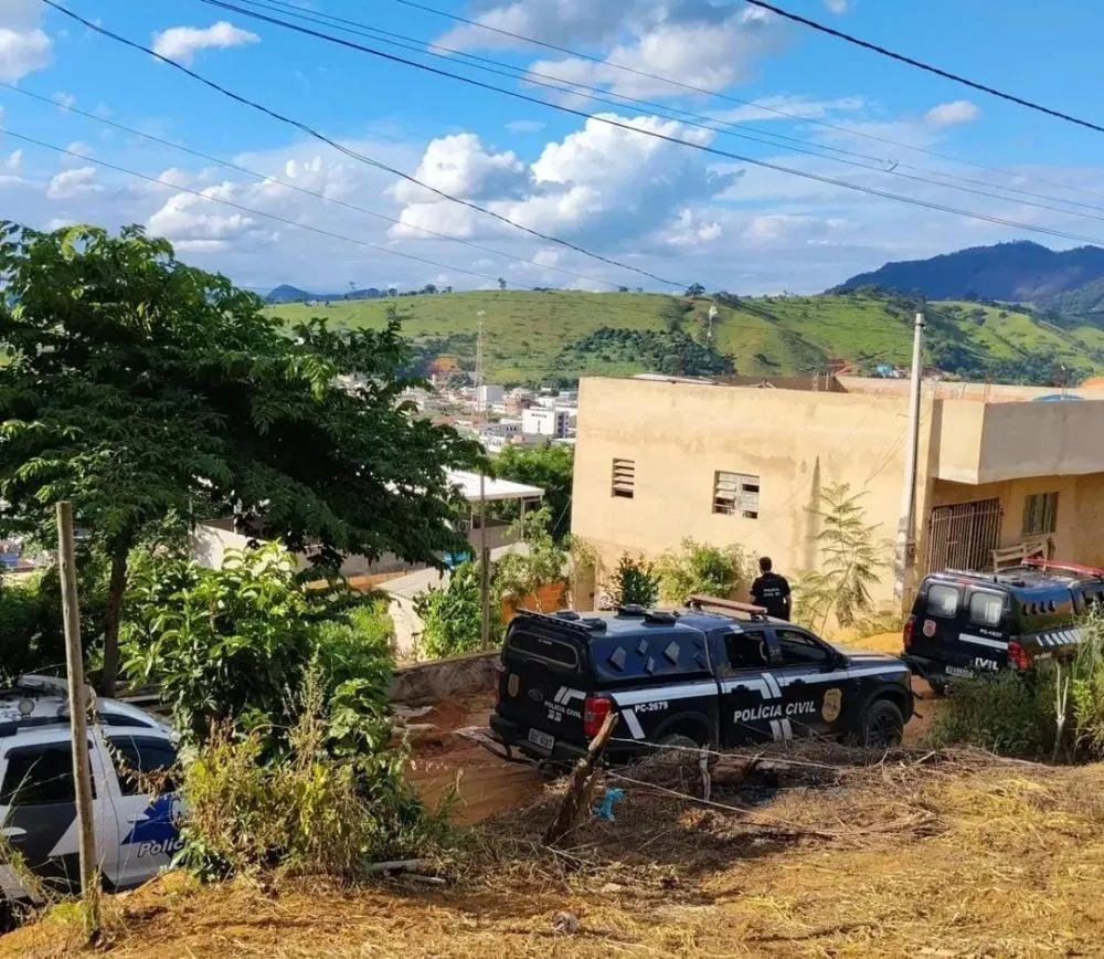 Polícia Civil Desarticula Ponto de Tráfico Armado e Detém Trio em Operação no Bairro Ipiranga em Mantenópolis-ES