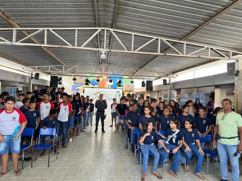 POLICIAIS DE MANTENÓPOLIS REALIZAM PALESTRA “ESCOLA SEM BULLYING” 
