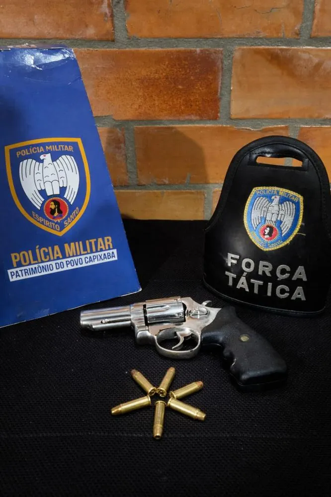 POLICIAIS DO 11º BPM PRENDEM INDIVÍDUO POR PORTE IRREGULAR DE ARMA DE FOGO EM BARRA DE SÃO FRANCISCO