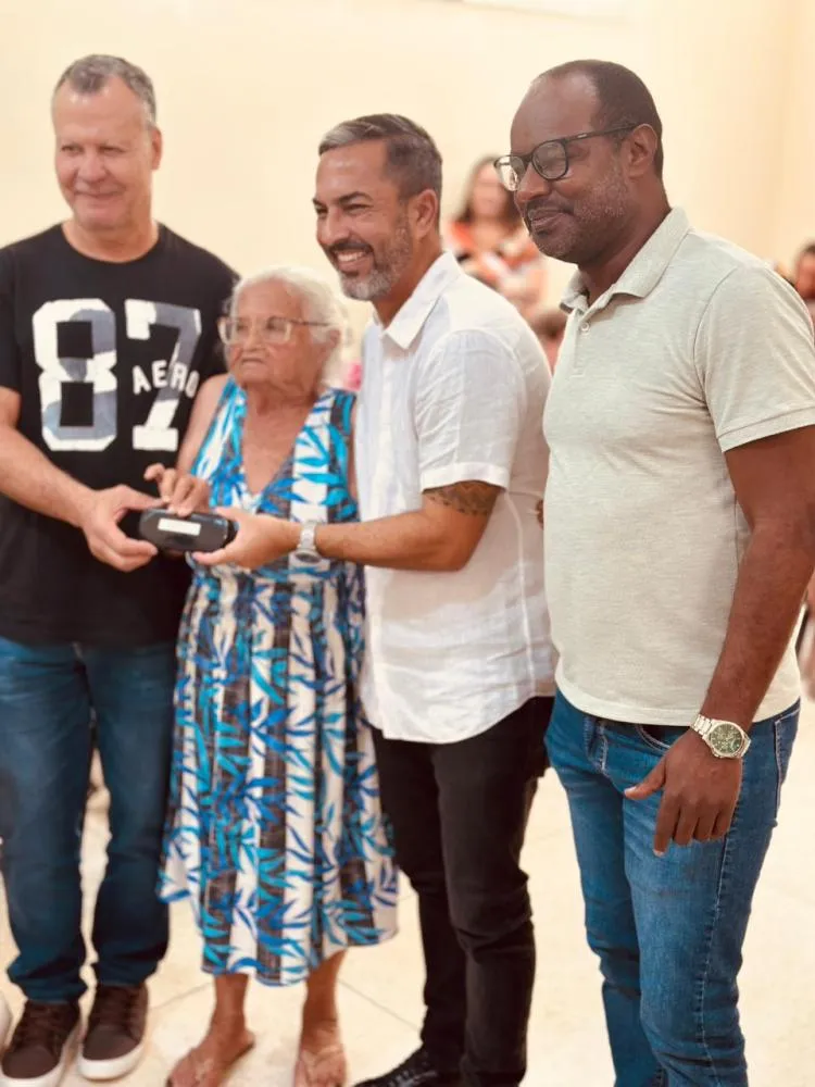Mantenópolis Entrega Óculos do 1º Mutirão Municipal e Autoriza Reforma da Clínica de Fisioterapia
