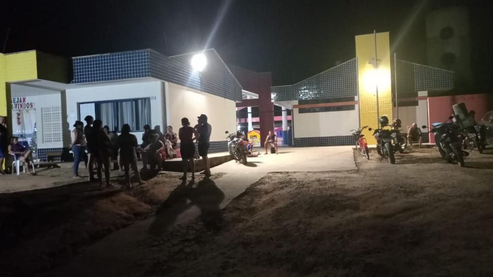ABSURDO : PAIS DE ALUNOS DE MANTENÓPOLIS IRÃO ENFRENTAR UMA ANGUSTIANTE ESPERA DE 48 HORAS PARA TENTAR GARANTIR VAGA NA CRECHE PARA OS FILHOS